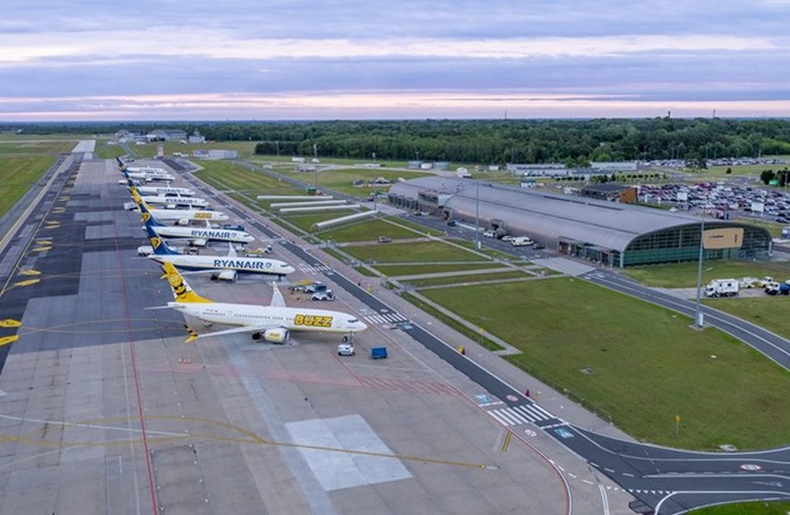 Darmowy Parking Lotnisko Modlin Gdzie Zostawi Samoch D Warszawa